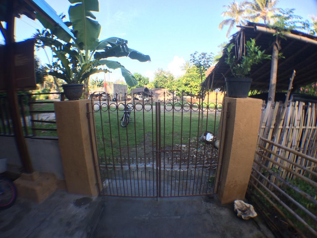 Jeges Homestay Senggigi Esterno foto
